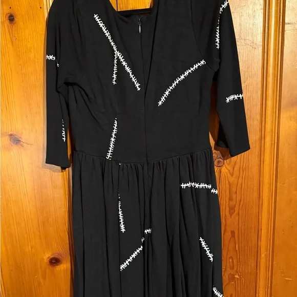 Vixen Catwoman Stitches Dress XL - Picture 3 of 3